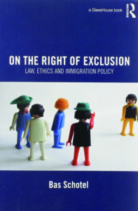 Rechtsfilosoof Bas Schotel schreef het boek On the right of exclusion (Routledge, 2012). Tijdens de bijeenkosmt van Trefpunt stelde hij: “Het gebrek aan onderbouwde verantwoording van het strenge toelatingsbeleid brengt het rechtskarakter van het immigratiebeleid in gevaar.”