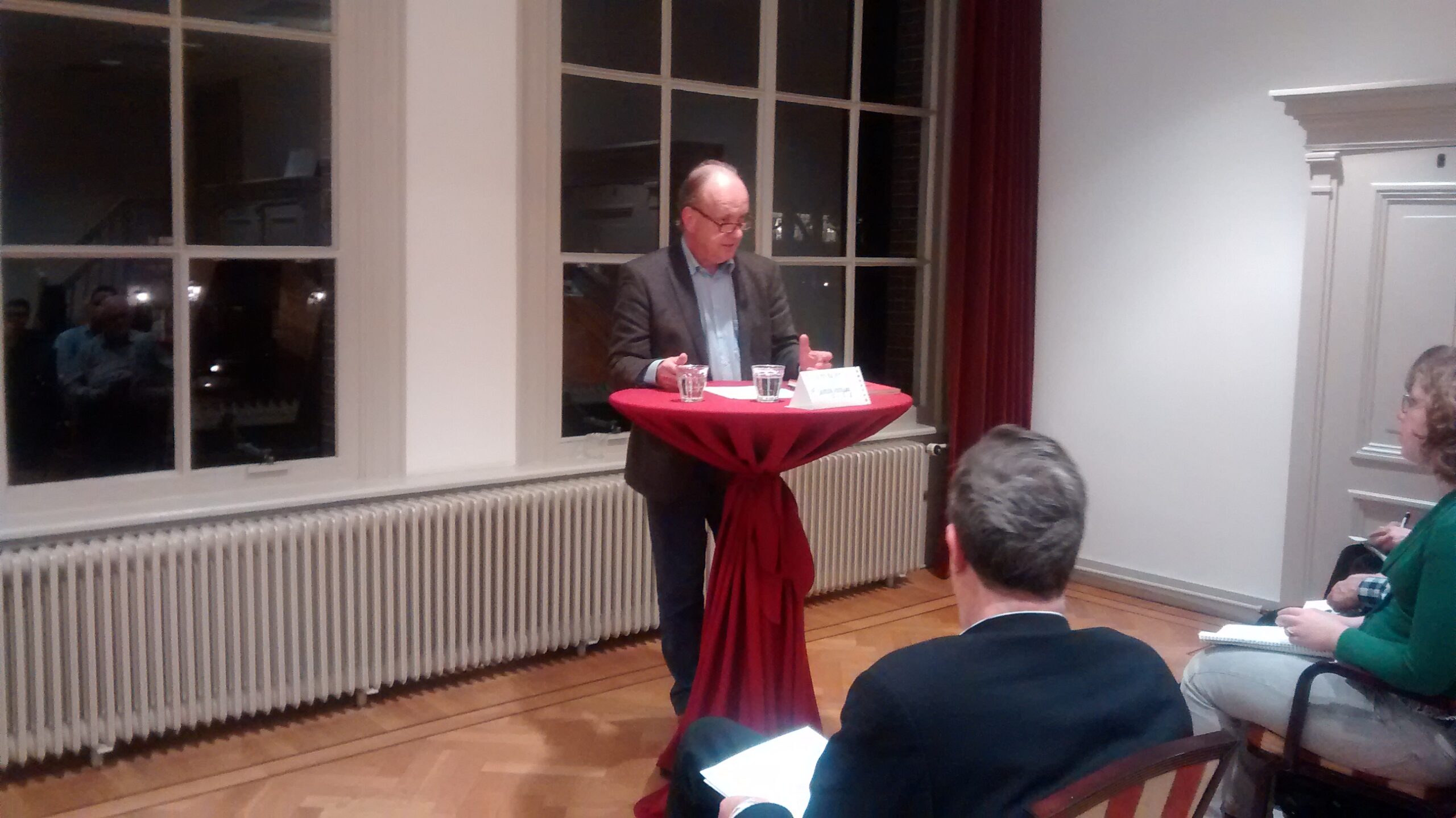 Ruud Koole sprak tijdens de eerste bijeenkomst van de Banningleergang o.a. over de principes van Rochdale, 29 oktober 2014.
