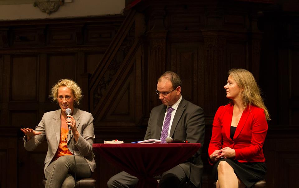 Marieke Grondstra, Ton Heerts en Esther-Mirjam Sent tijdens een bijeenkomst over "de zin van werk".