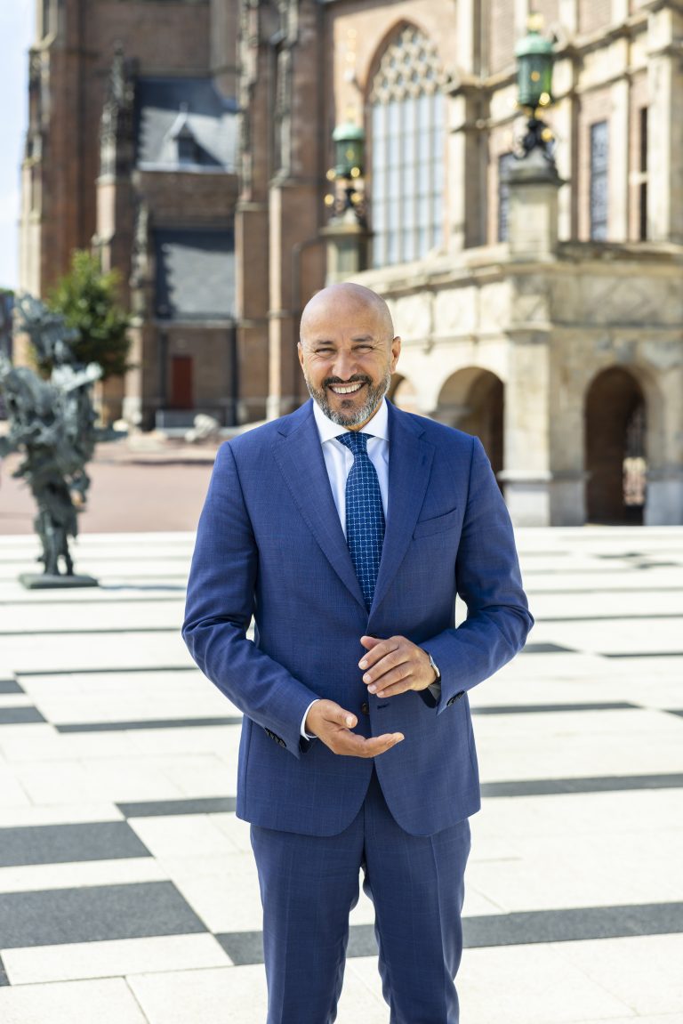 Tijd&Taak: Interview Ahmed Marcouch: Van betekenis zijn voor de medemens. 